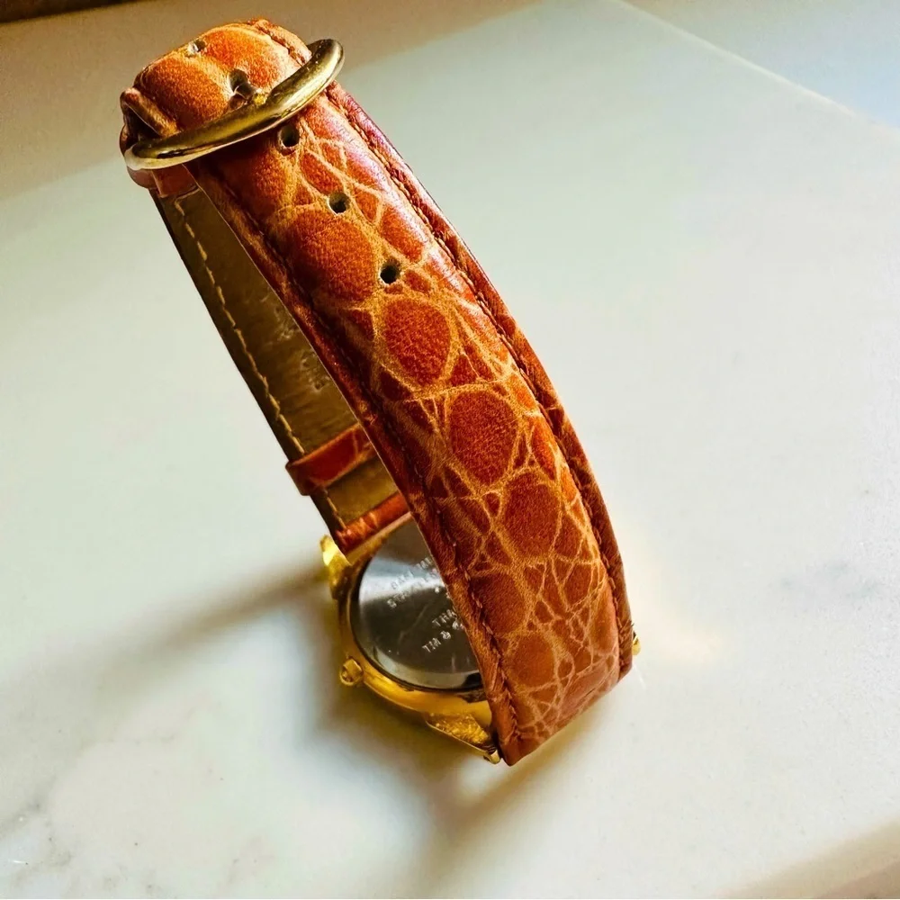 VTG Armitron Quartz Tazmanian Devil Gold Leather Watch 33.2mm 18.5mm Lug Runs